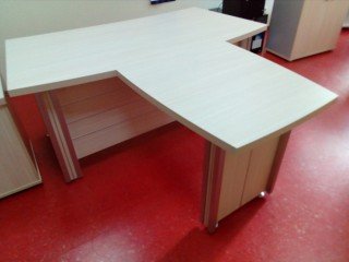 V-26 Стол для руководителя