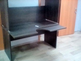 Угловые столы для офиса