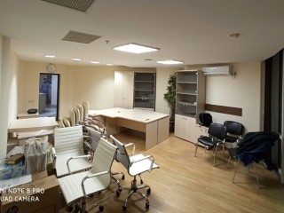 Белая офисная мебель для персонала