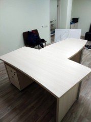 Стол для офиса с приставкой