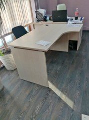Угловой стол для персонала