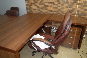 МЛ-1.2 Стол руководителя и МЛ-3.0 Тумба подкатная